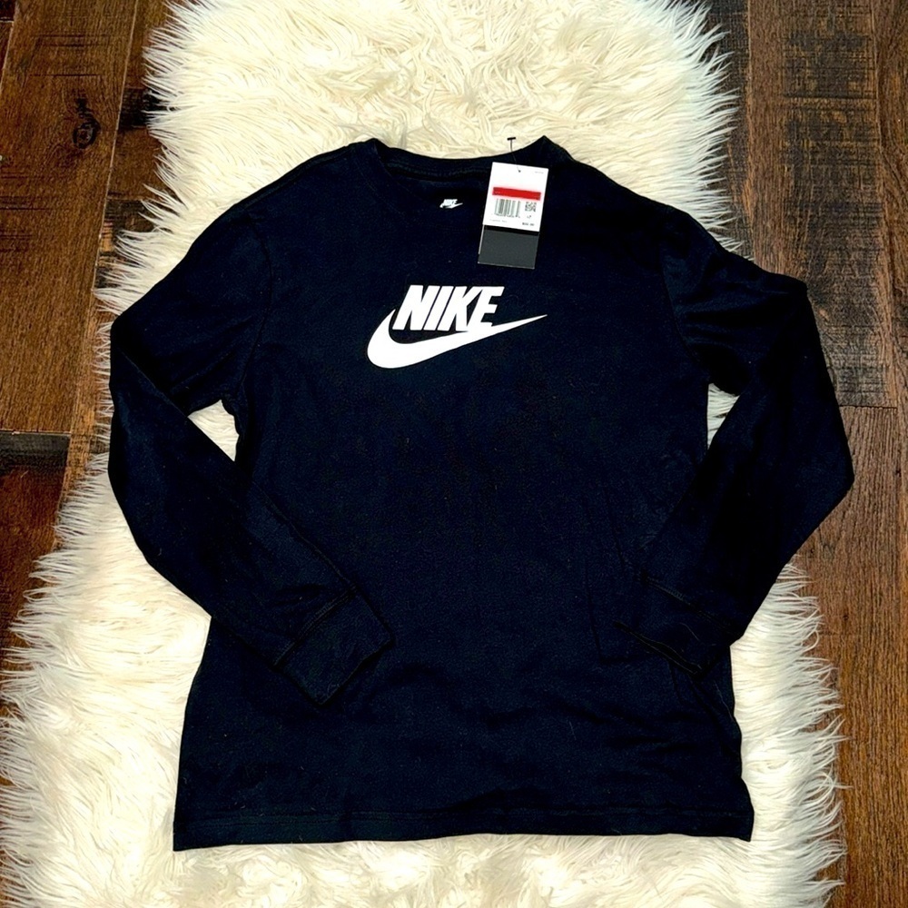 Stylish Nike Long-Sleeve Tee